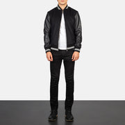 Vue détaillée of Knit Rib &amp; zipper Hardware on Harrison Noir Hybrid Varsity Veste en Cuir pour Homme