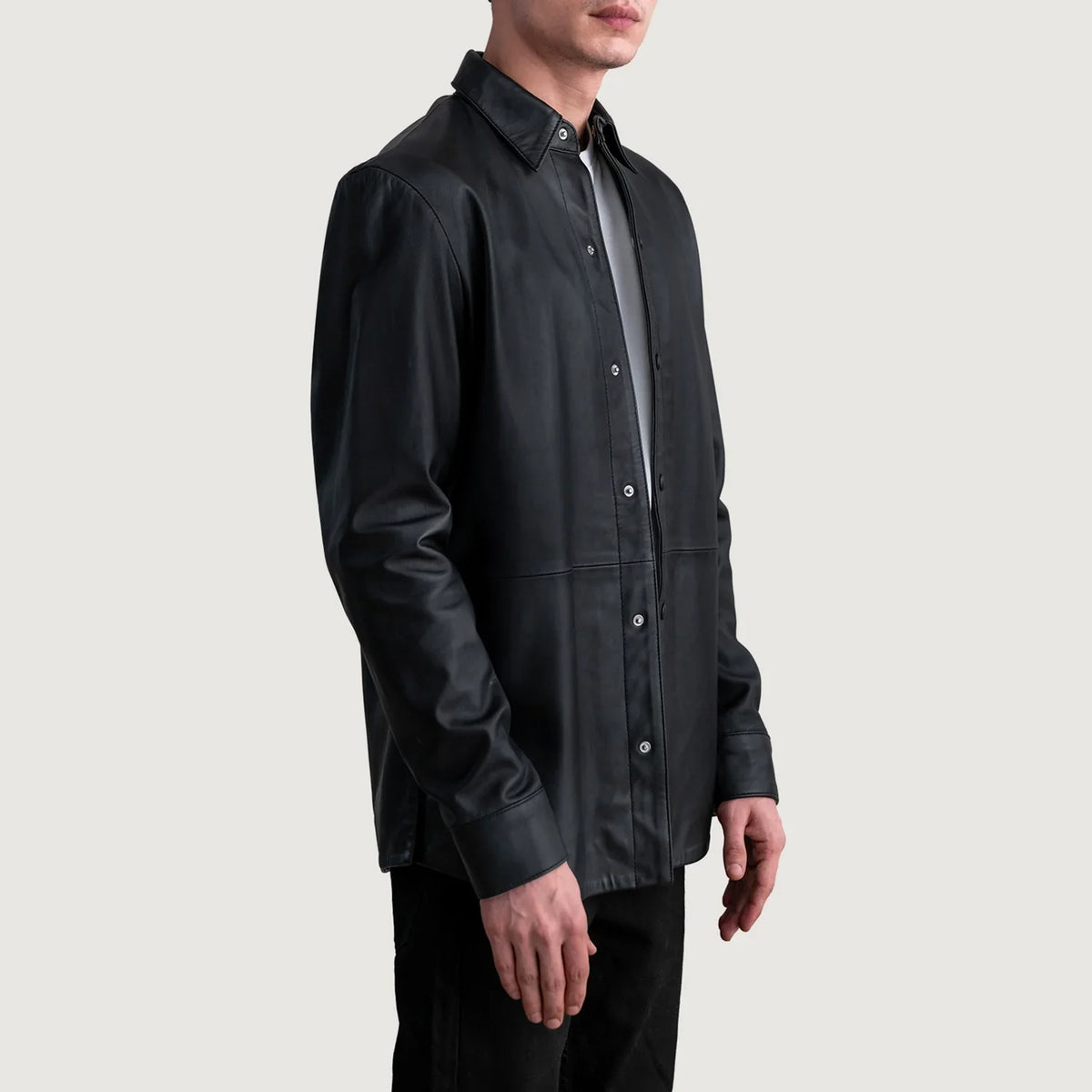 Black Sheepskin leather Jacket - Vue de dos avec coupe ajustée aux épaules &amp; ourlet soigné