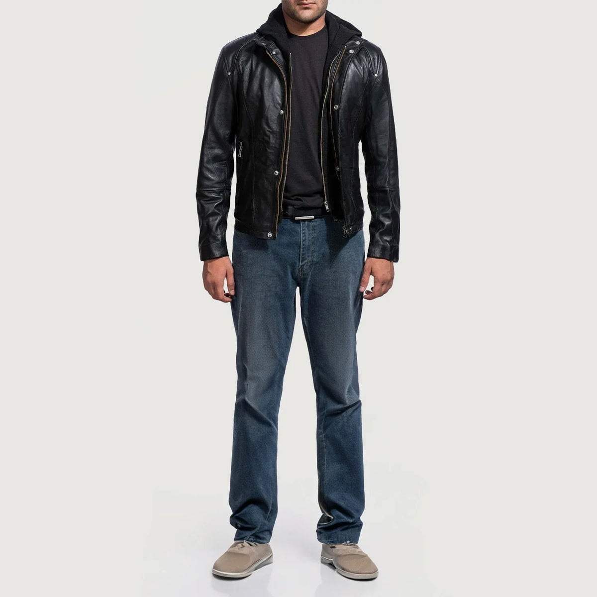 Men's Highschool Black Leather Jacket - Vue de profil avec coupe de manche ergonomique