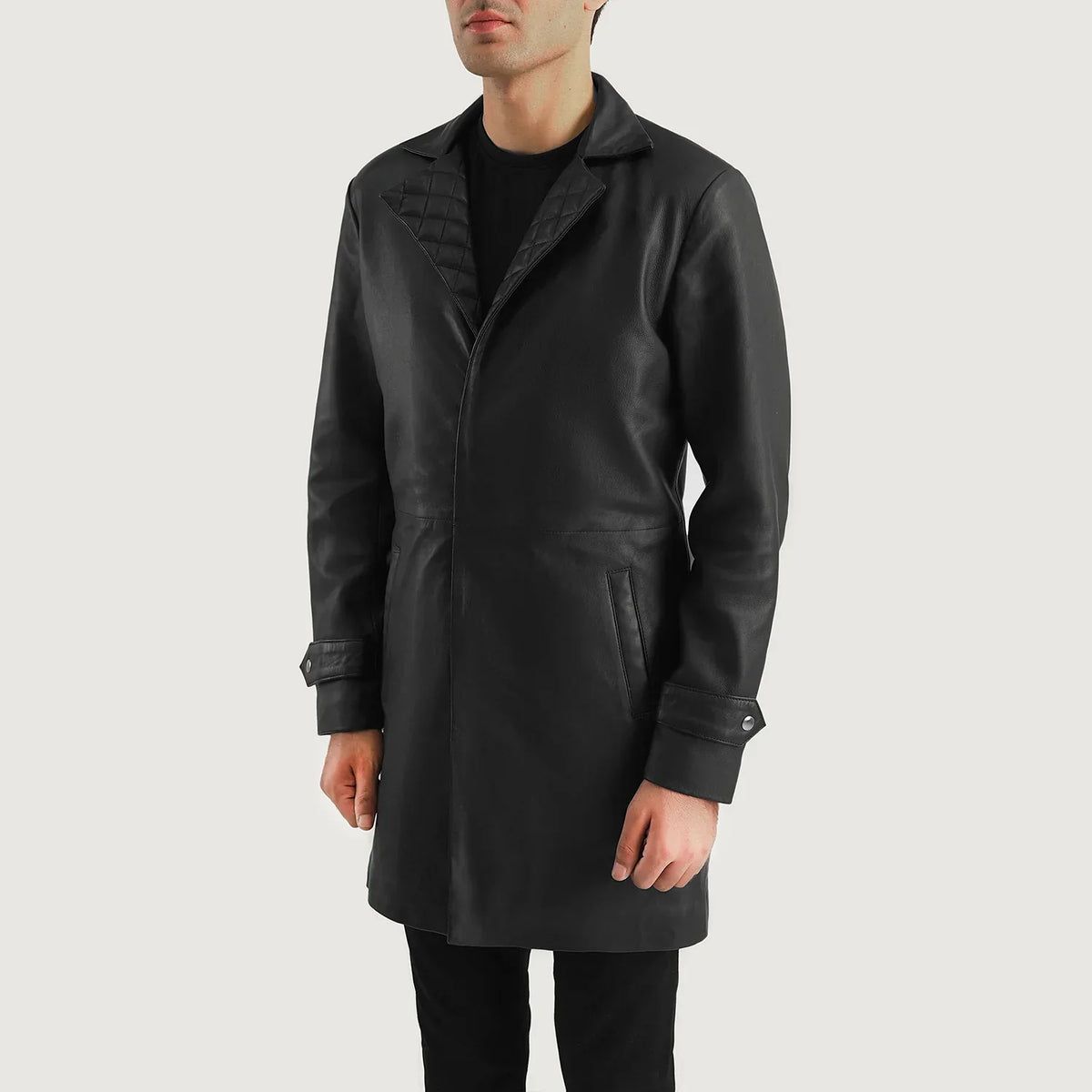 Black Sheepskin leather Coat - Vue de dos avec coupe ajustée aux épaules &amp; ourlet soigné