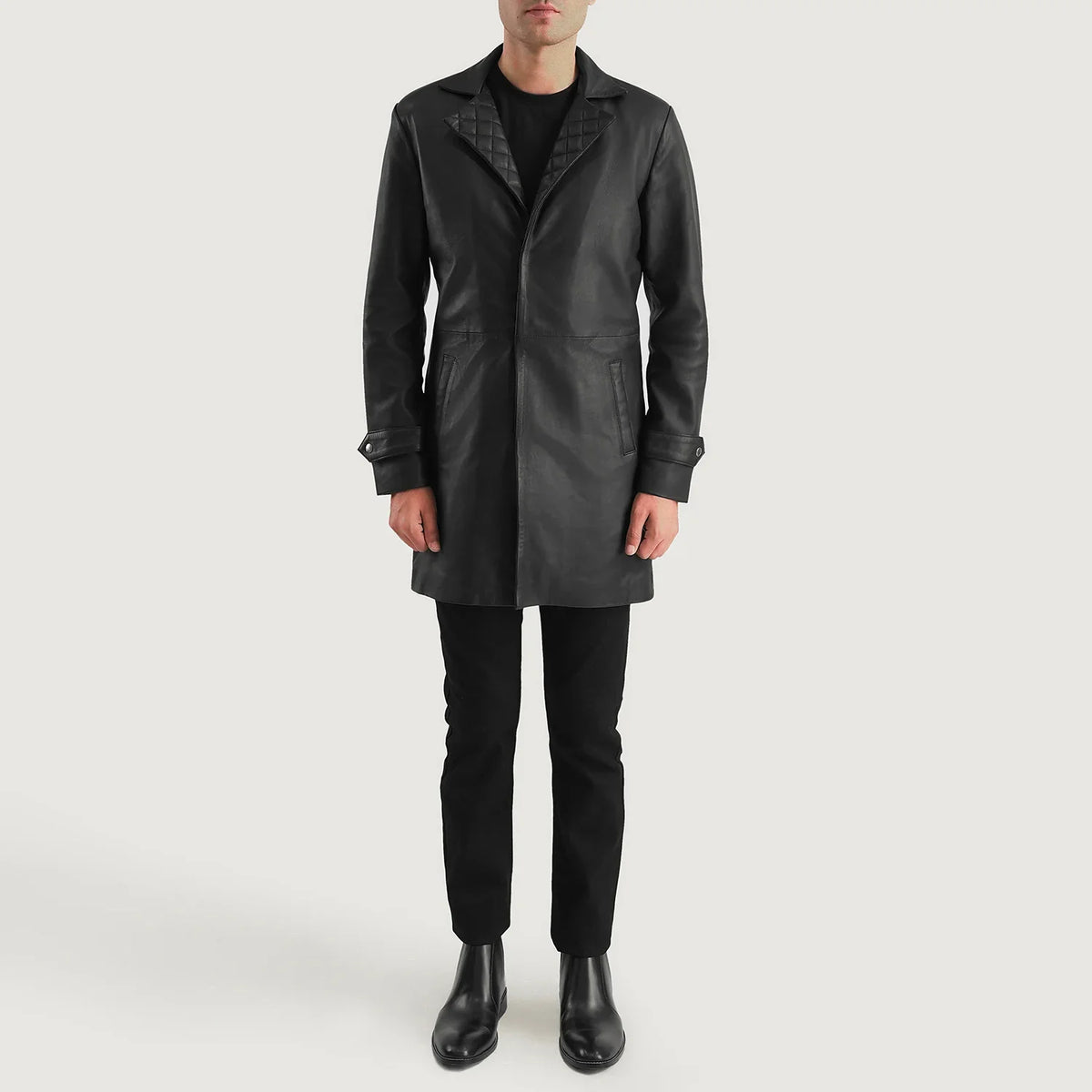 Infinity Black Leather Coat - Vue de profil avec coupe de manche ergonomique