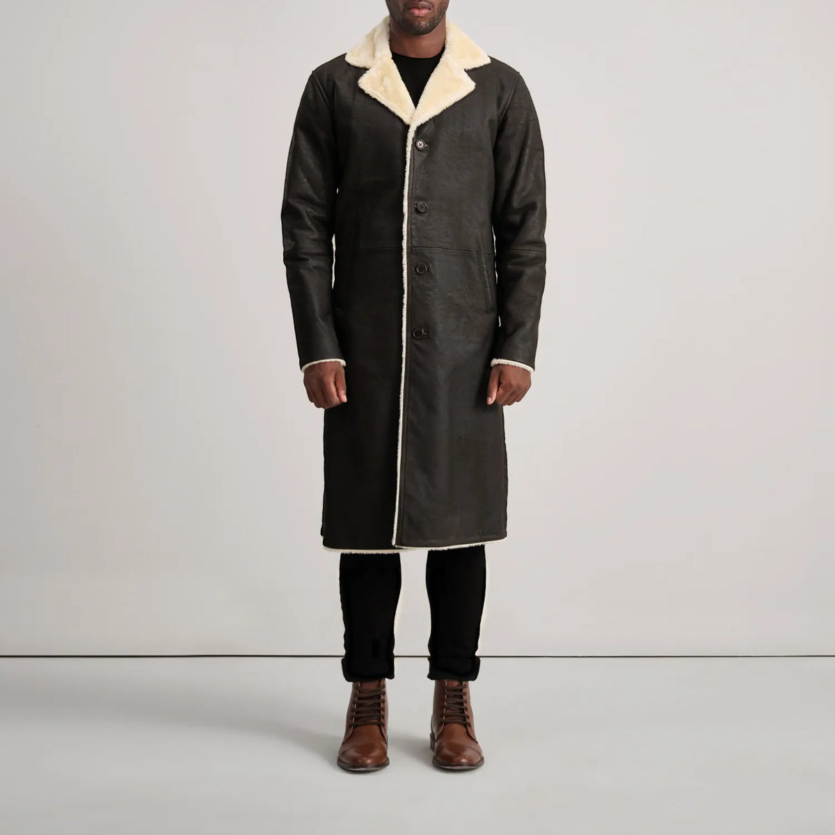 Kolby Tumbled Brown Shearling Long Coat - Vue de profil avec coupe de manche ergonomique