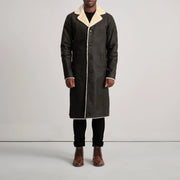 Kolby Tumbled Brown Shearling Long Coat - Vue de profil avec coupe de manche ergonomique