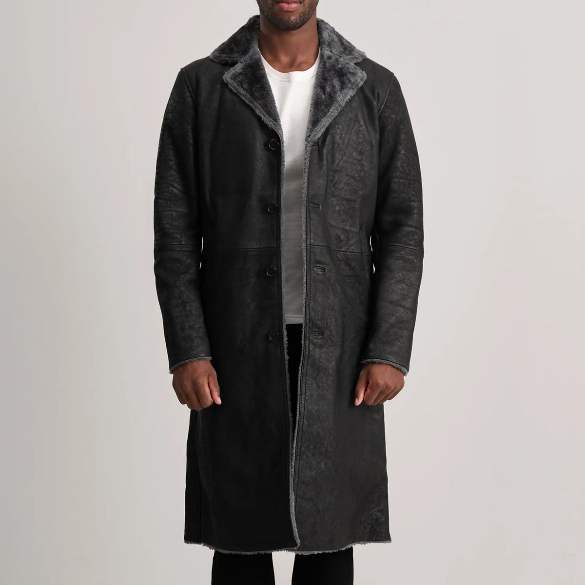 
Kolby Distressed Black Shearling Long Coat in Distressed Black Sheepskin Snuffed - Vue de face & silhouette ajustée | Acheter en ligne