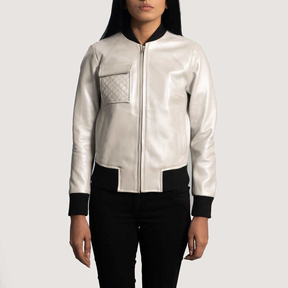 
Silver Sheepskin Leather Bomber Jacket - Vue arrière montrant la carrure ajustée et l'ourlet net