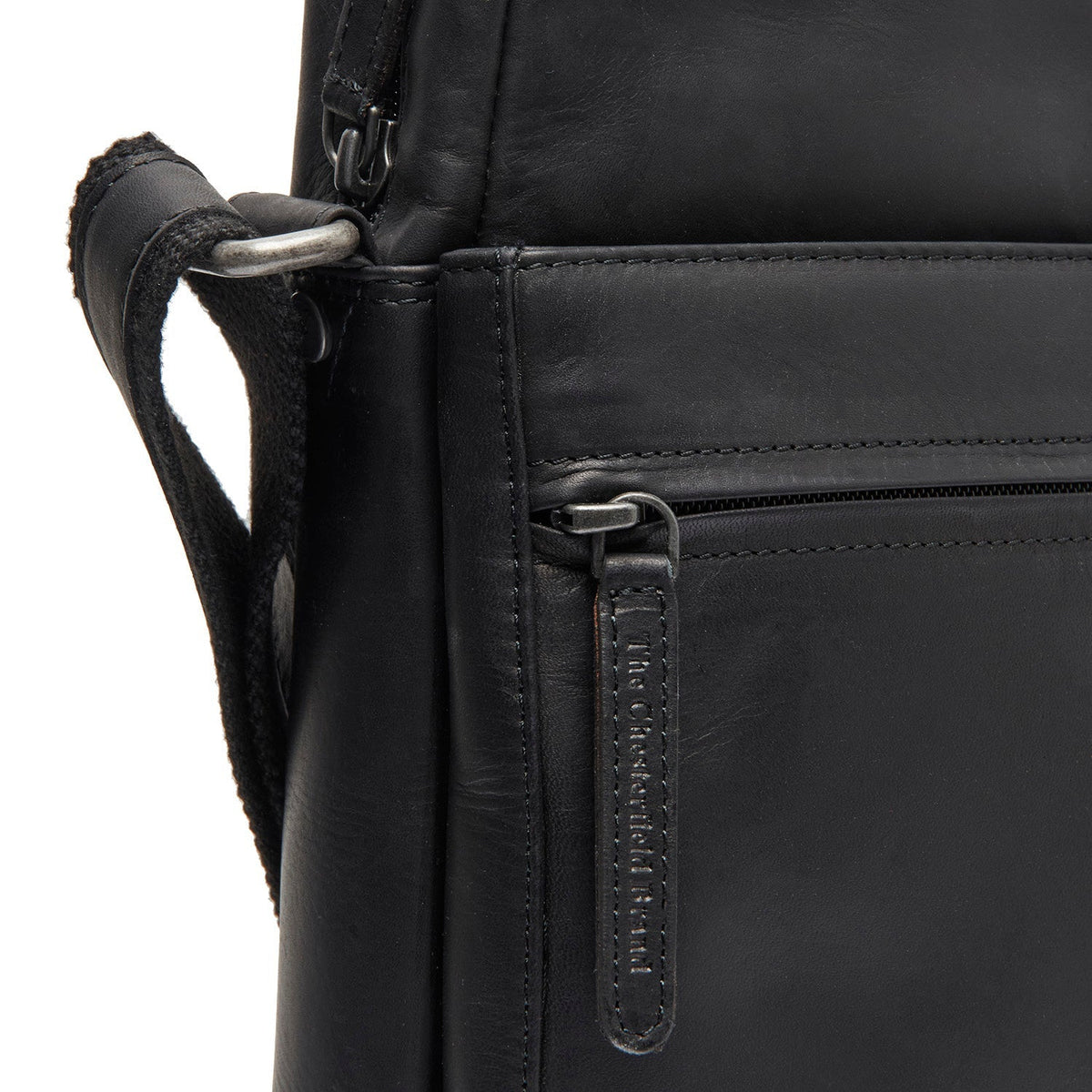 Anzora Full-Grain Leather Crossbody Bag - Profil latéral structuré montrant la profondeur du soufflet