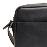 Westmere Full-Grain Leather Crossbody Bag pour Femme - Structured Side Profile Showing Gusset Depth &amp; Expansion Capacity