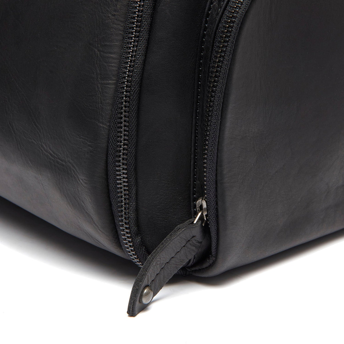 Leather Garment Bag Finlay pour Femme - Vue de profil avec coupe de manche ergonomique