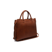 Styled Fit Perspective of Passau Full-Grain Leather Handbag pour Femme on Model - Natural Daylight Drape