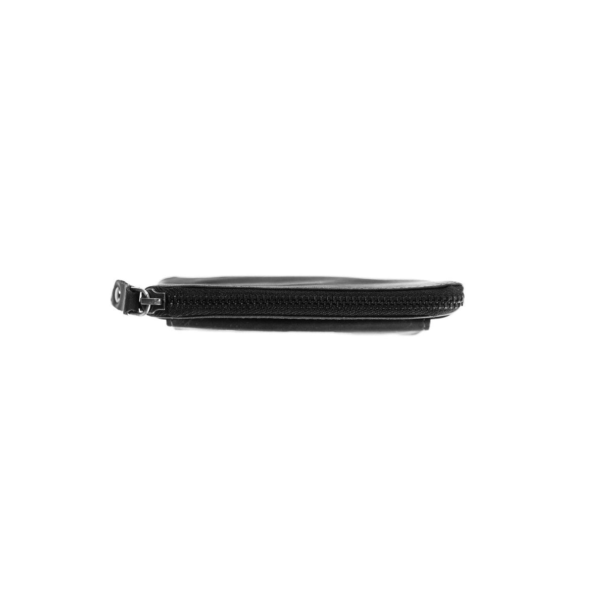 Vue détaillée of Classic Collar &amp; Heavy-Duty Zipper Hardware on Oliver Full-Grain Leather Key Case pour Femme