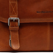 Solid Antique Brass Hardware &amp; Heavy-Duty Dual Zipper Detail on Veneto Full-Grain Leather Laptop Bag pour Femme