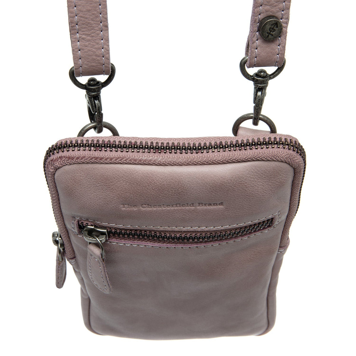Vue détaillée of Classic Collar & Heavy-Duty Zipper Hardware on Salta Full-Grain Leather Phone Bag