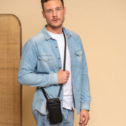 Valdes Full-Grain Leather Phone Bag pour Femme - Vue de profil avec coupe de manche ergonomique