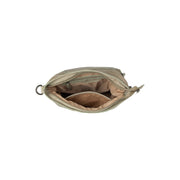 
Solid Antique Brass Hardware & Heavy-Duty Dual Zipper Detail on Sintra Sac bandoulière en cuir pleine fleur