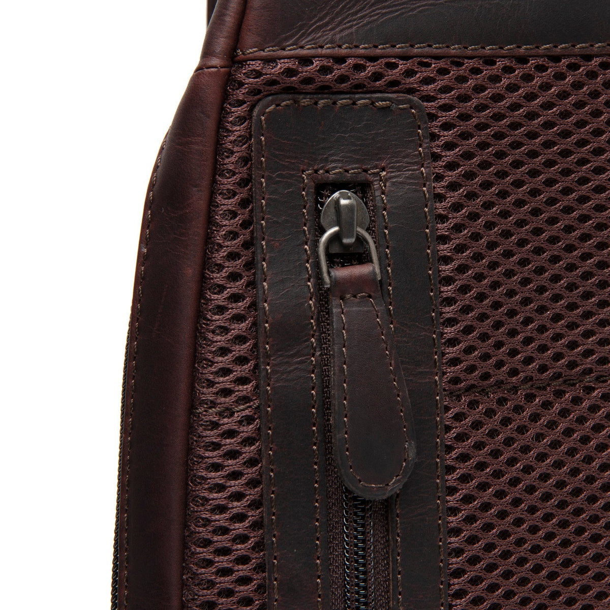 Brown Leather Sling Bag Bowey pour Femme, detail view 4