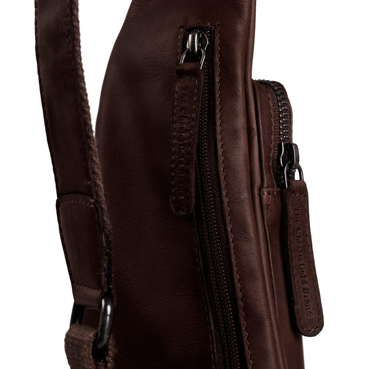 Brown Leather Sling Bag Logan pour Femme, detail view 1