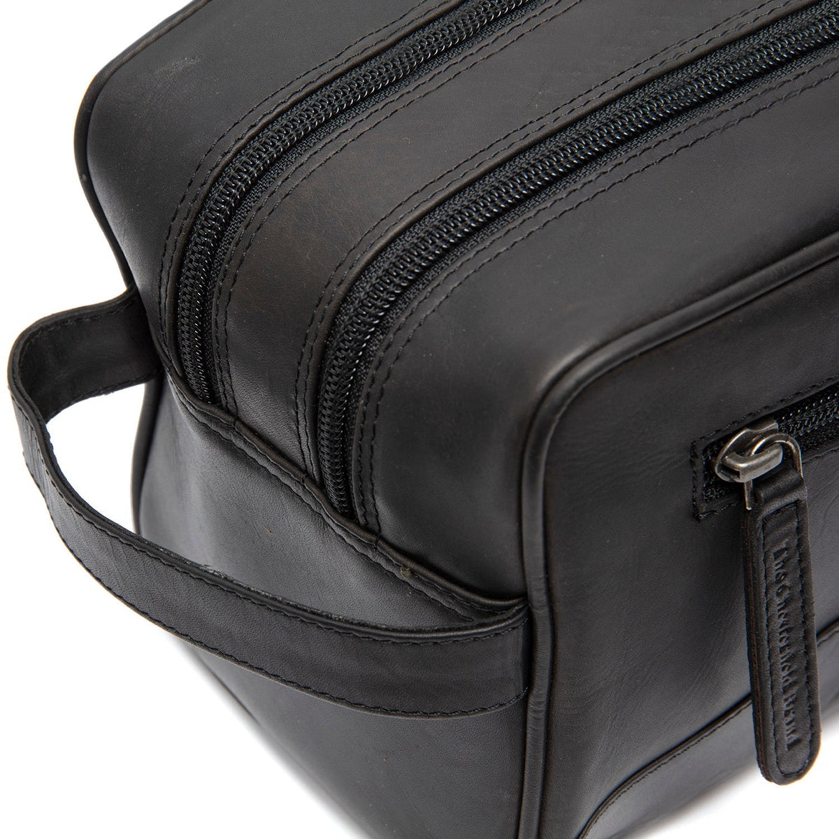 Vue détaillée of Classic Collar &amp; Heavy-Duty Zipper Hardware on Stacey Full-Grain Leather Toiletry Bag
