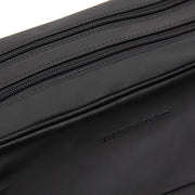Vue détaillée of Classic Collar &amp; Heavy-Duty Zipper Hardware on Stefan Full-Grain Leather Toiletry Bag pour Femme