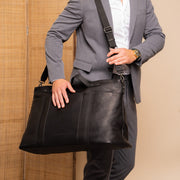 Mark Full-Grain Leather Weekender Bag pour Femme - Structured Side Profile Showing Gusset Depth &amp; Expansion Capacity