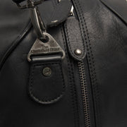 
Solid Antique Brass Hardware & Heavy-Duty Dual Zipper Detail on Rivaro Sac week-end en cuir pleine fleur