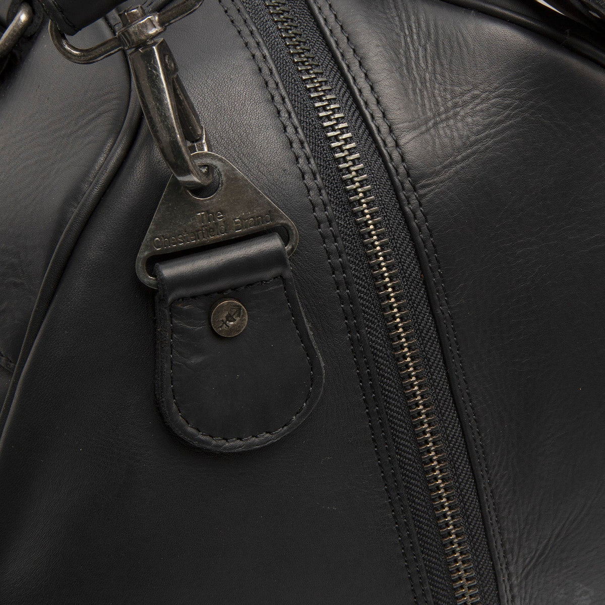 Volenza Full-Grain Leather Weekender Bag pour Femme - Structured Side Profile Showing Gusset Depth &amp; Expansion Capacity