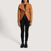 Vue détaillée of Notch &amp; Button Hardware on Women's Lee Camel Marron Blazer en Cuir en Cuir pour Femme
