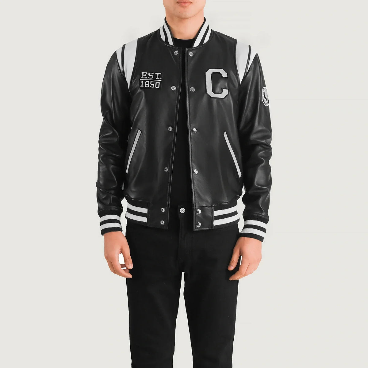 Liberte California Noir Leather Varsity Veste en Cuir pour Homme in Black &amp; White Sheepskin Leather - Vue de face &amp; silhouette ajustée | Acheter en ligne