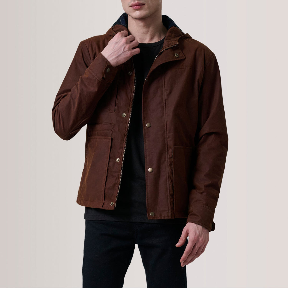 Marlo Marron Canvas Hooded Work Veste en Cuir pour Homme For Men in Brown Waxed Cotton Canvas - Vue de face &amp; silhouette ajustée | Acheter en ligne