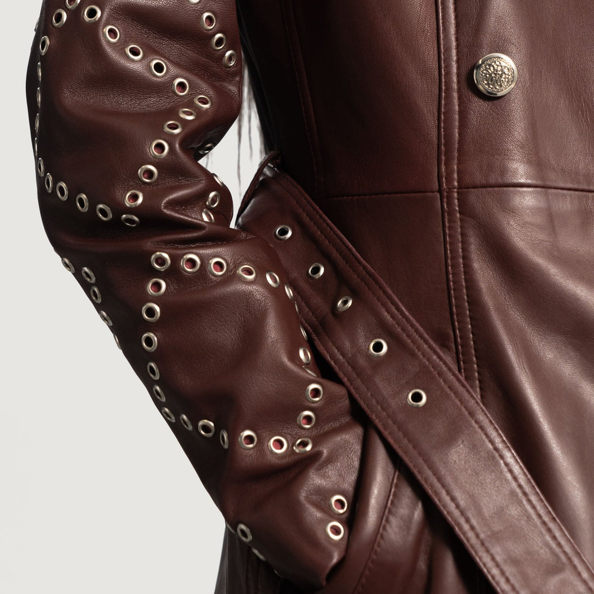 Vue détaillée of Notch &amp; Button &amp; Waist belt Hardware on Women's Missoni Bordeaux Trench-Manteau en Cuir en Cuir pour Femme