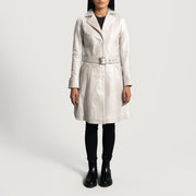 Vue détaillée of Notch &amp; Button Hardware on Moonlight Silver Trench-Manteau en Cuir en Cuir pour Femme