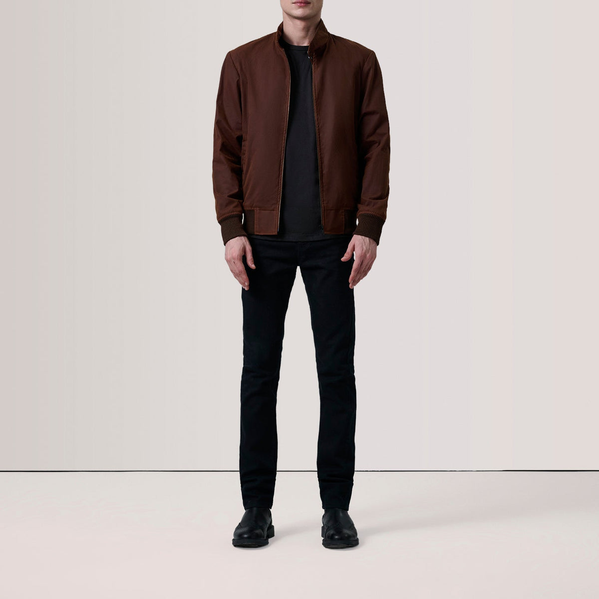 Brown Waxed Cotton Canvas Bomber Jacket - Vue de dos avec coupe ajustée aux épaules &amp; ourlet soigné