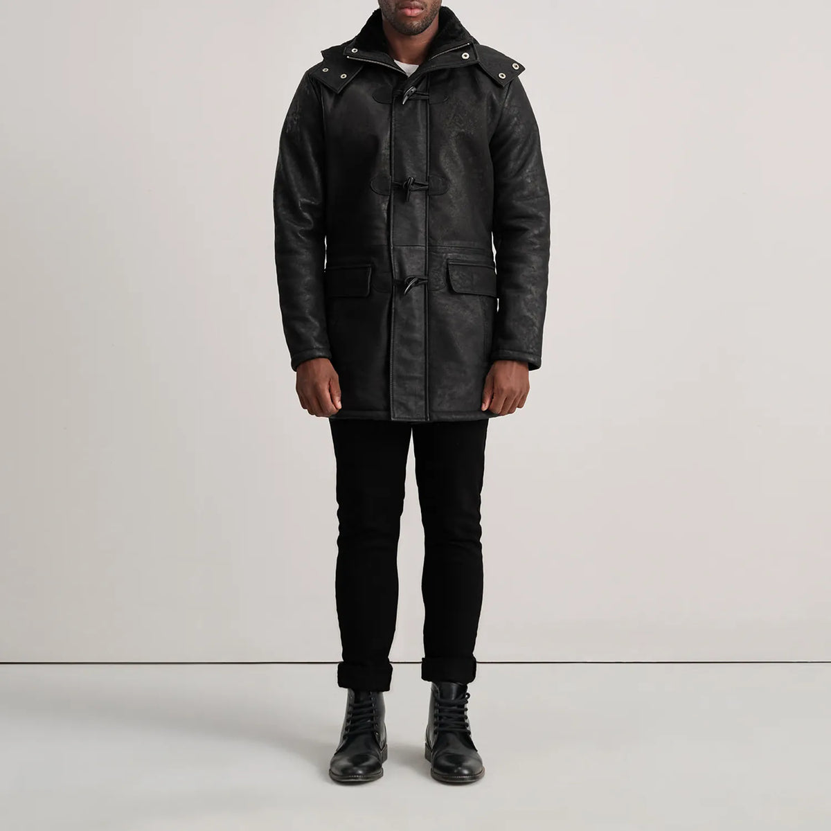 Nolan Black Snuffed Leather Duffle Coat - Vue de profil avec coupe de manche ergonomique