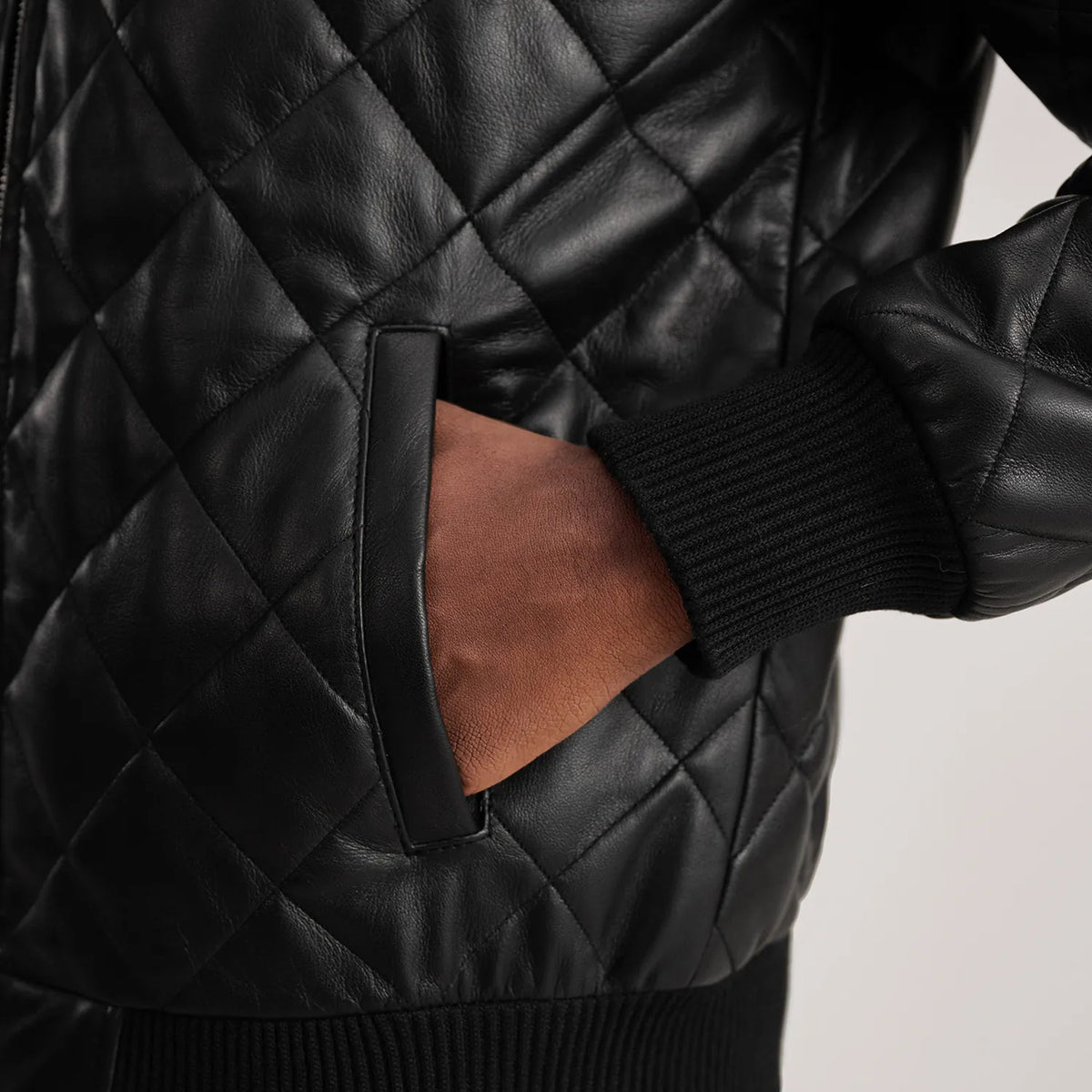 Vue intérieure Showing Quilted Polyester Lining &amp; Deux poches intérieures