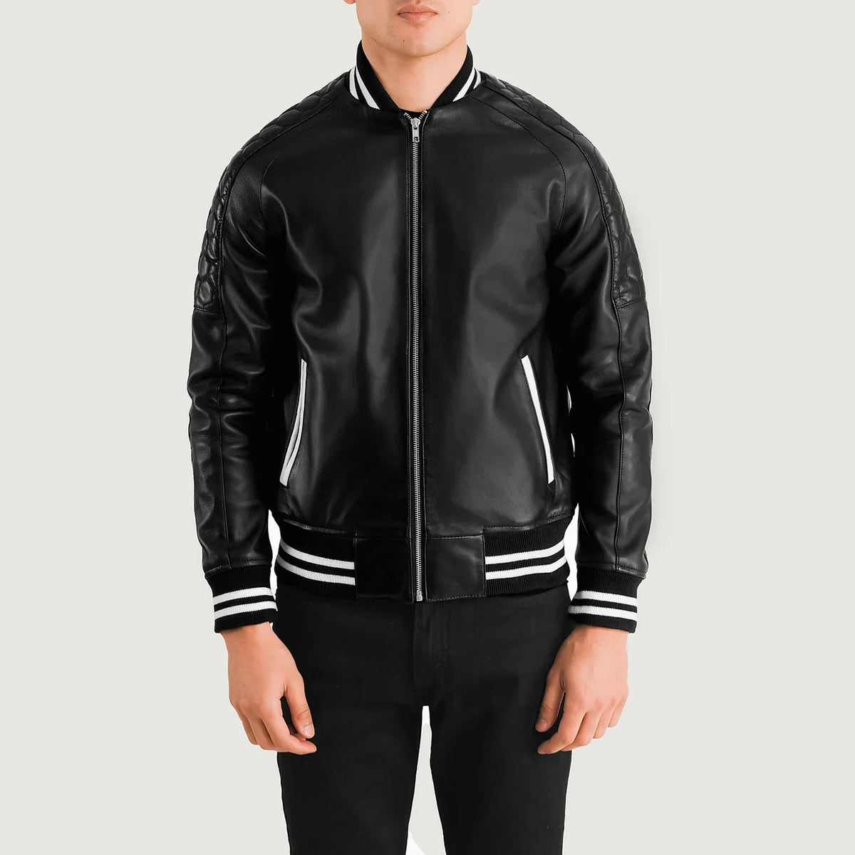 Pascal Noir Leather Varsity Veste en Cuir pour Homme in Black Sheepskin Leather - Vue de face &amp; silhouette ajustée | Acheter en ligne