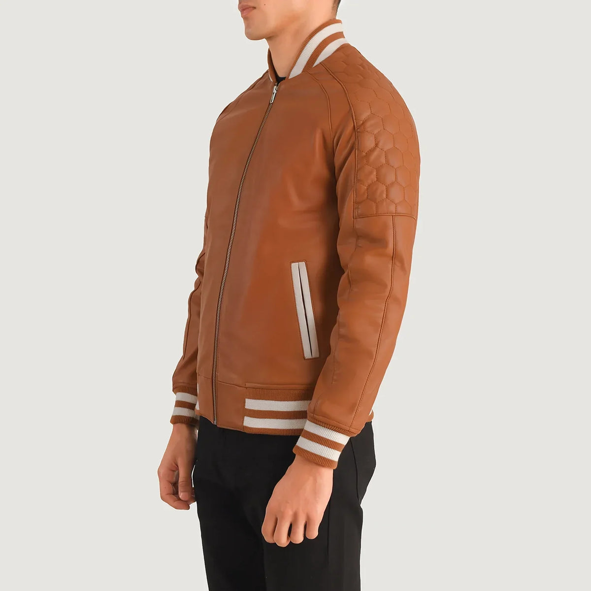 Tan Brown Sheepskin Leather Varsity Jacket - Vue de dos avec coupe ajustée aux épaules &amp; ourlet soigné