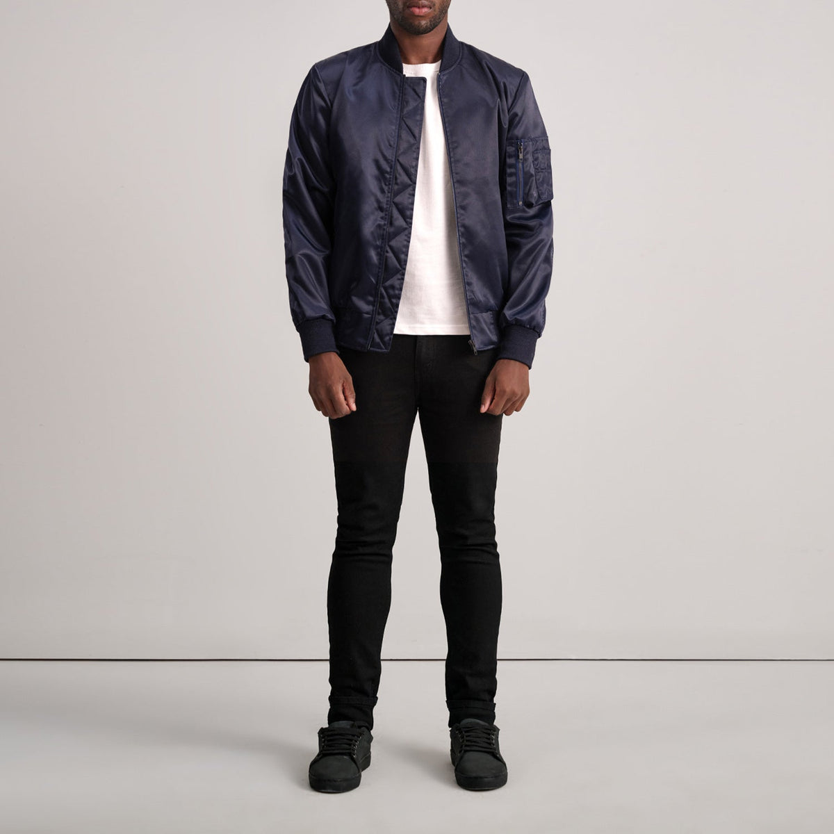 Vue détaillée of Varsity &amp; Zipper Hardware on Quinton MA-1 Bleu Blouson Bomber en Cuir pour Homme