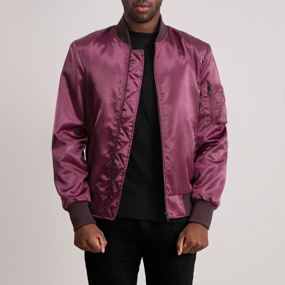 Quinton MA-1 Bordeaux Blouson Bomber en Cuir pour Homme - Vue de profil avec coupe de manche ergonomique