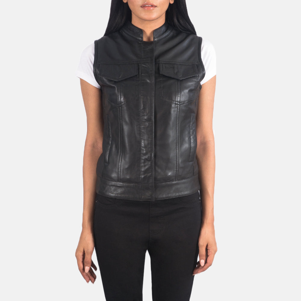 
Rayne Moto Noir Gilet en Cuir pour Femme in Black Sheepskin Leather - Vue de face & silhouette ajustée | Acheter en ligne