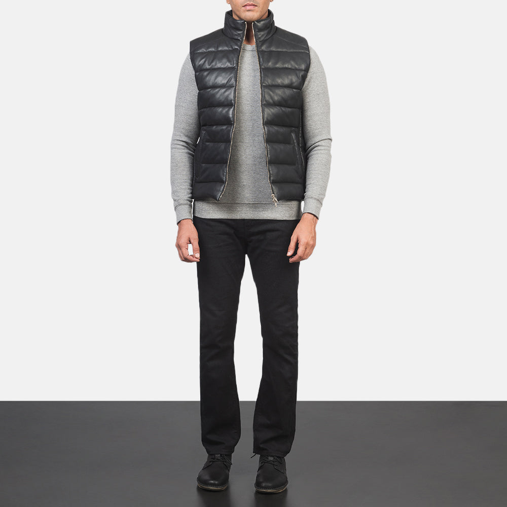Men's Reeves Noir Leather Puffer Vest pour Homme - Vue de profil avec coupe de manche ergonomique