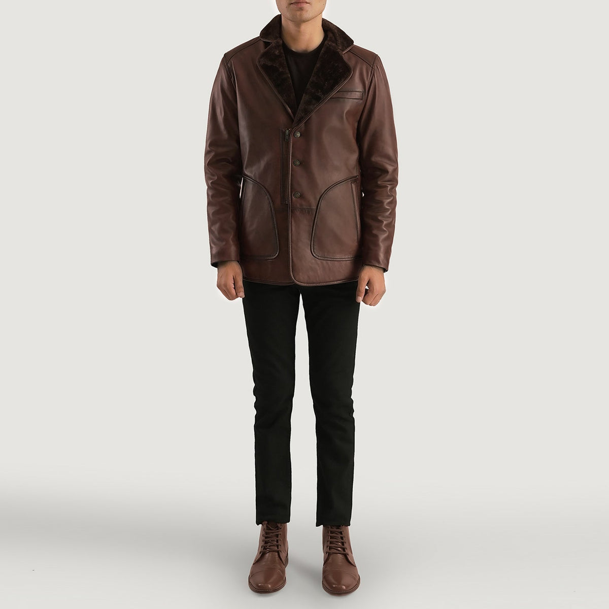 Vue détaillée of Notch &amp; Button Hardware on Men's Rocky Marron Fur Manteau en Cuir pour Homme