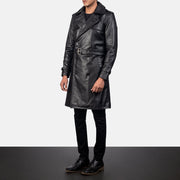Black Cowhide Leather Trench Coat - Vue de dos avec coupe ajustée aux épaules &amp; ourlet soigné