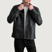 Scout Noir Leather Shirt pour Homme in Black Sheepskin Leather - Vue de face &amp; silhouette ajustée | Acheter en ligne