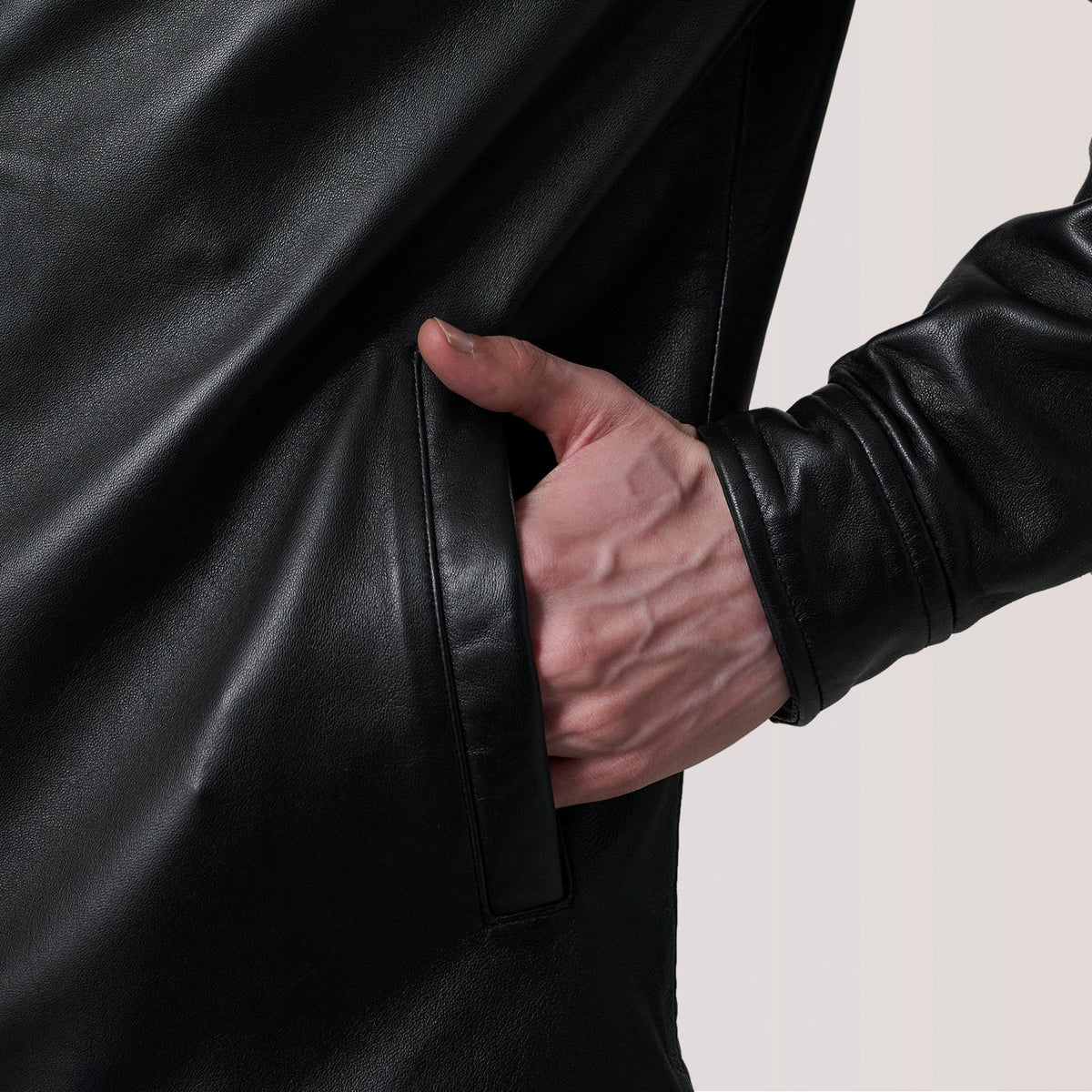 Vue intérieure Showing Quilted Polyester Lining &amp; Deux poches intérieures