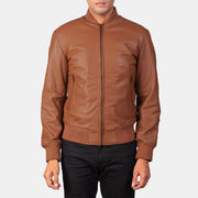 Vue détaillée of Varsity &amp; Zipper Hardware on Men's Shane Marron Blouson Bomber en Cuir pour Homme