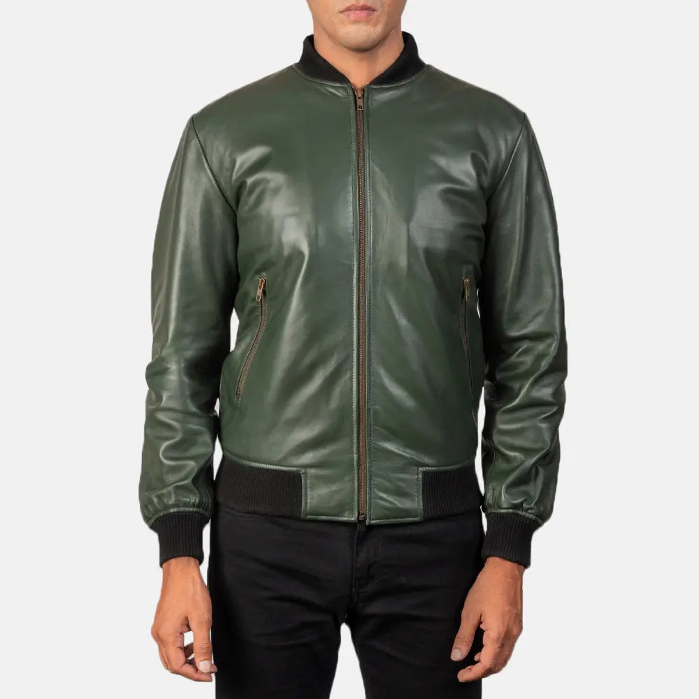 Men's Shane Army Green Leather Bomber Jacket - Vue de profil avec coupe de manche ergonomique