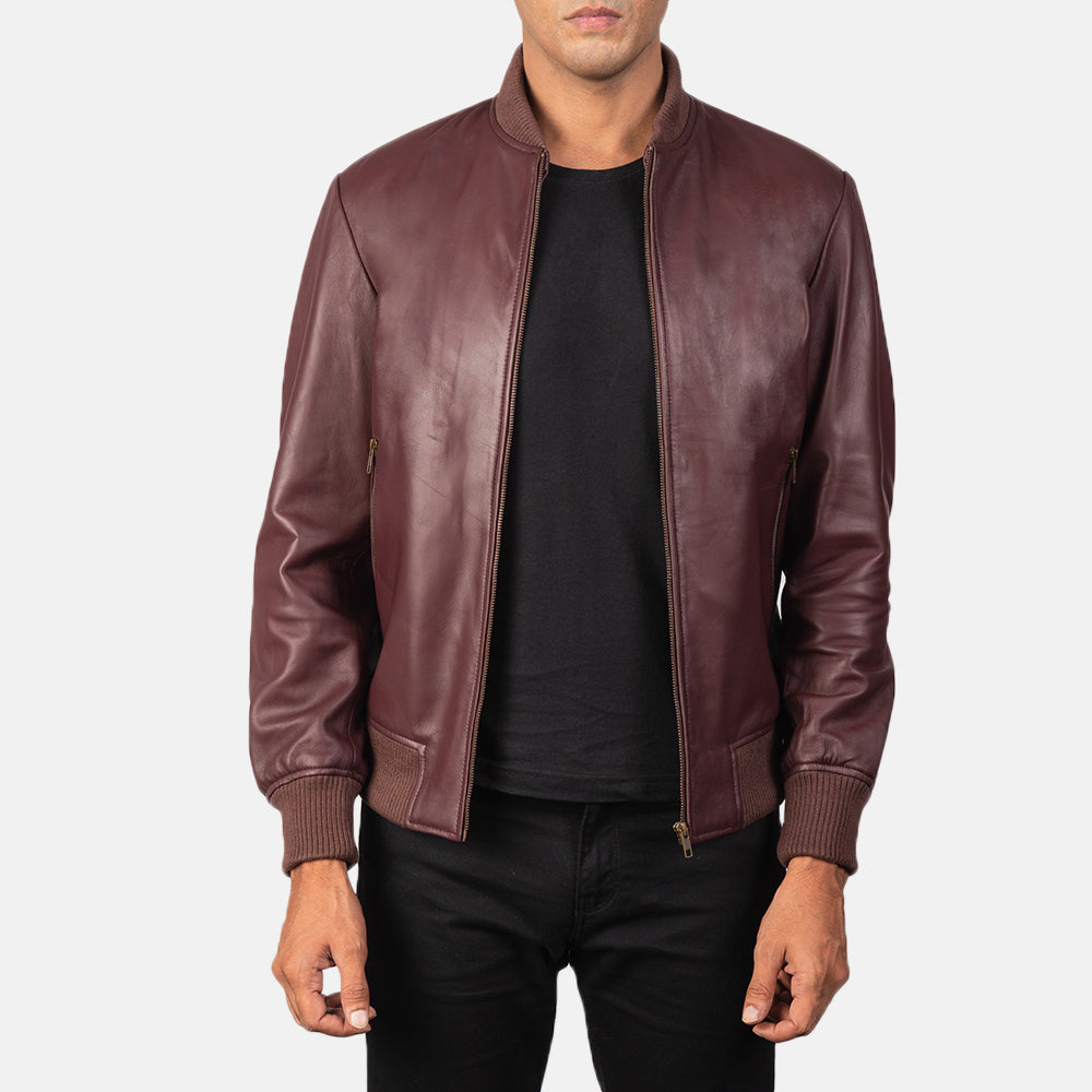
Shane Bordeaux Blouson Bombardier en Cuir pour Homme in Maroon Sheepskin Leather - Vue de face & silhouette ajustée | Acheter en ligne