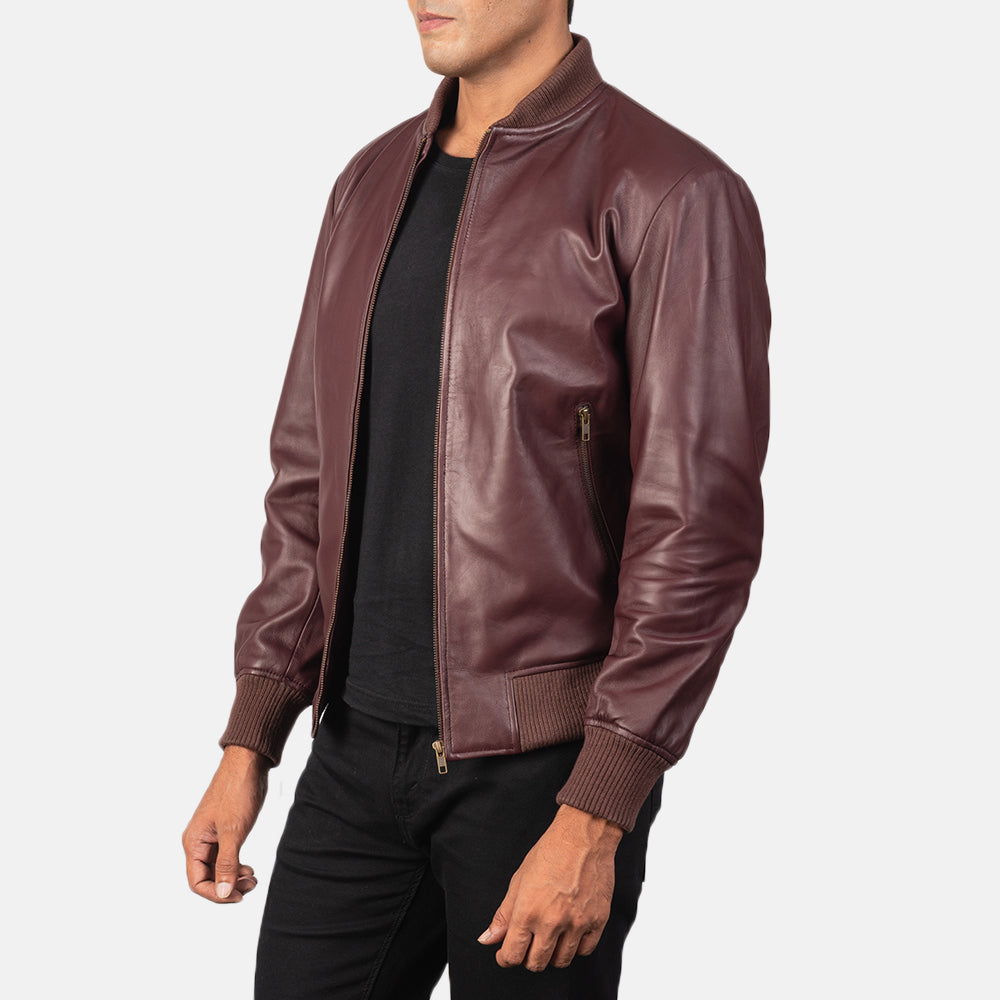 
Maroon Sheepskin Leather Bomber Jacket - Vue arrière montrant la carrure ajustée et l'ourlet net