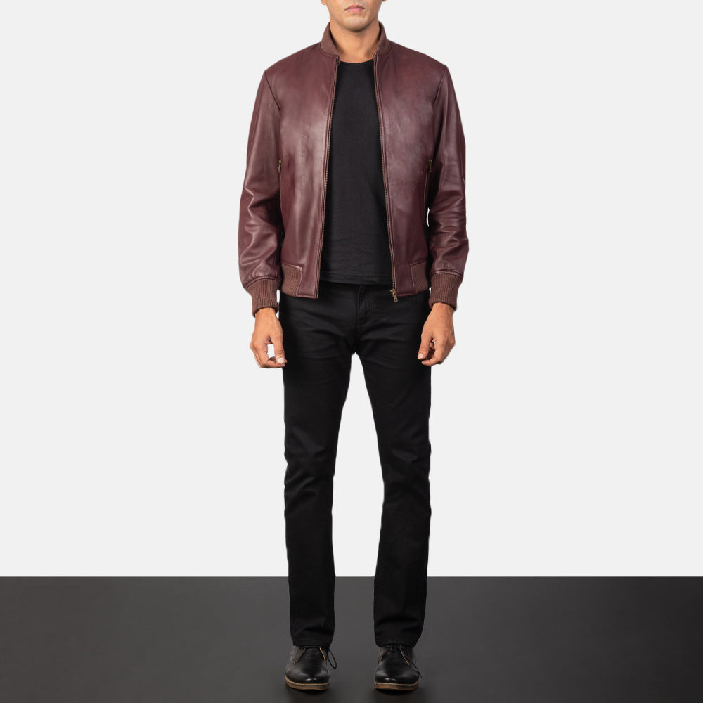 
Shane Bordeaux Blouson Bombardier en Cuir pour Homme - Vue de profil mettant en valeur la coupe de manche ergonomique