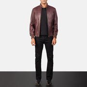 
Shane Bordeaux Blouson Bombardier en Cuir pour Homme - Vue de profil mettant en valeur la coupe de manche ergonomique