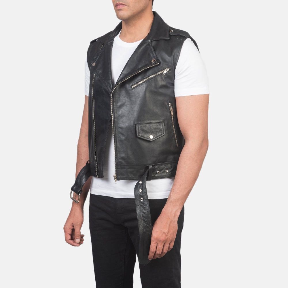 
Black Cowhide Leather Biker Jacket - Vue arrière montrant la carrure ajustée et l'ourlet net